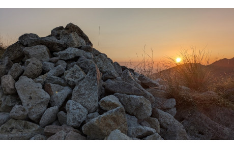 🌄 Puy Mary à l’aube : un réveil qui vaut tous les cafés du monde ☕✨!