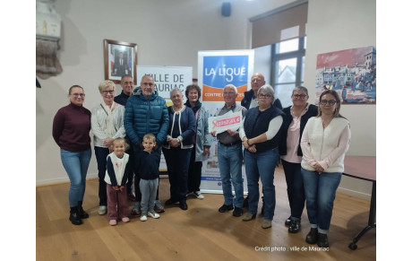Remise du chèque d'octobre rose 